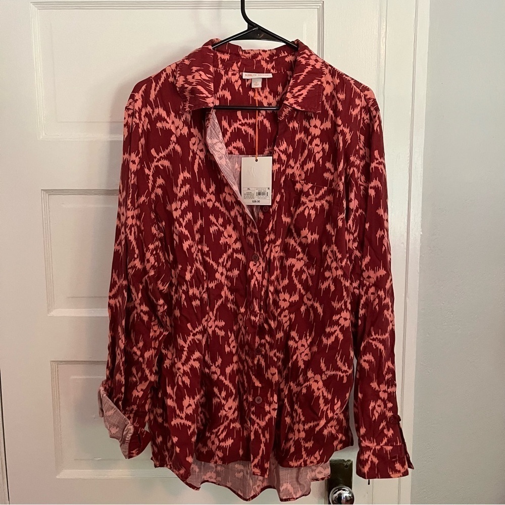 NWT Knox Rose Ikat Button Down